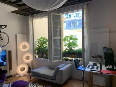 Télévision ou salle de divertissement dans l'établissement Superbe et inoubliable Appart Le Marais Paris