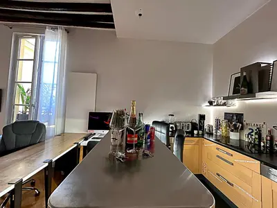 Cuisine ou kitchenette dans l'établissement Superbe et inoubliable Appart Le Marais Paris