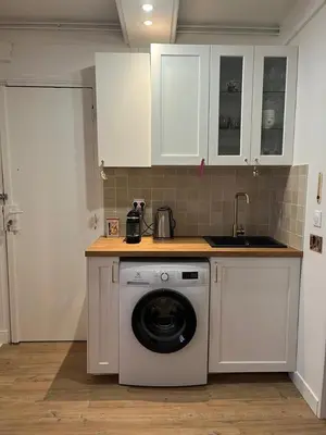 Cuisine ou kitchenette dans l'établissement Modern & Bright Apartment near Batignolles