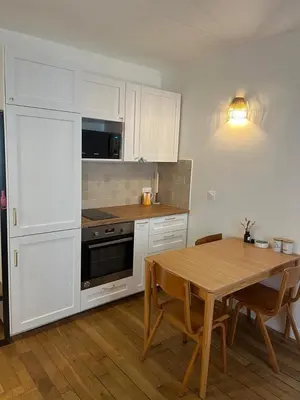 Cuisine ou kitchenette dans l'établissement Modern & Bright Apartment near Batignolles