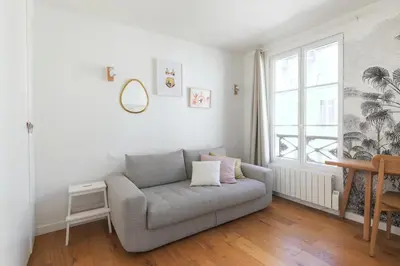 Coin salon dans l'établissement Gambey 2 - CI - CLASSIC - Cosy and calm Parisian flat for 2pers