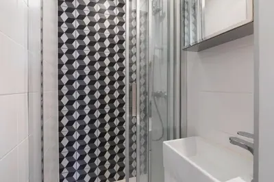 Salle de bains dans l'établissement Gambey 2 - CI - CLASSIC - Cosy and calm Parisian flat for 2pers