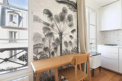 Cuisine ou kitchenette dans l'établissement Gambey 2 - CI - CLASSIC - Cosy and calm Parisian flat for 2pers