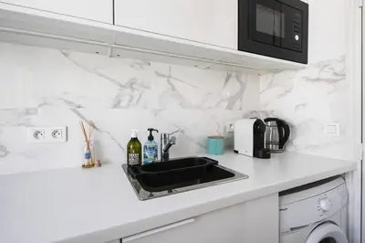 Cuisine ou kitchenette dans l'établissement Gambey 2 - CI - CLASSIC - Cosy and calm Parisian flat for 2pers