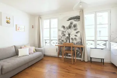 Coin salon dans l'établissement Gambey 2 - CI - CLASSIC - Cosy and calm Parisian flat for 2pers