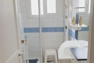 Salle de bains dans l'établissement Dagorno - CI - Paris 12eme - Appartement pour 4 personnes