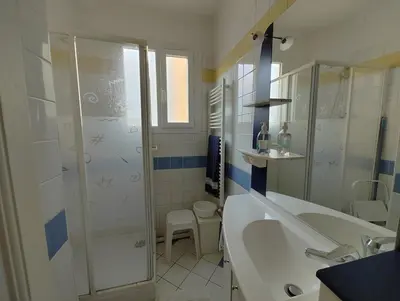 Salle de bains dans l'établissement Dagorno - CI - Paris 12eme - Appartement pour 4 personnes