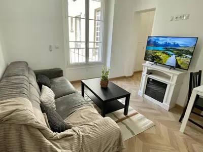 Télévision ou salle de divertissement dans l'établissement Appartement Convention Maridor 3