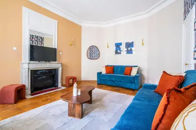 Coin salon dans l'établissement Élégant appartement - Proche Arc de Triomphe