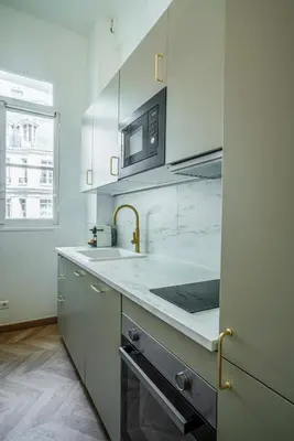 Cuisine ou kitchenette dans l'établissement Élégant appartement - Proche Arc de Triomphe