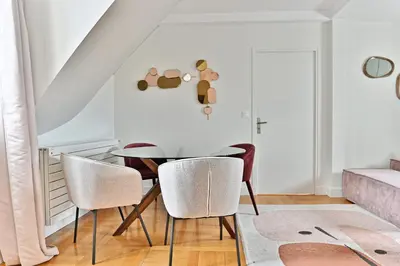 Coin salon dans l'établissement Lumineux & spacieux - Vue dégagée, Arc de Triomphe