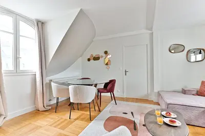 Coin salon dans l'établissement Lumineux & spacieux - Vue dégagée, Arc de Triomphe