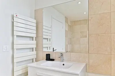 Salle de bains dans l'établissement Lumineux & spacieux - Vue dégagée, Arc de Triomphe