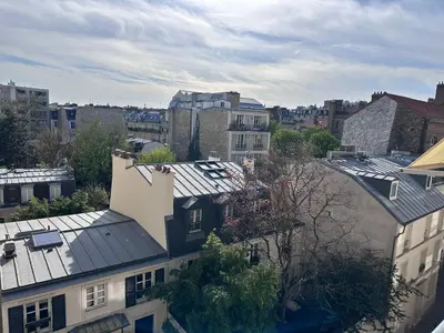 Vue générale sur Paris ou vue de la ville depuis l'appartement