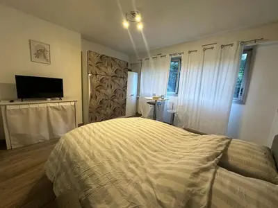Un ou plusieurs lits dans un hébergement de l'établissement Superbe Studio Miromesnil Elysée