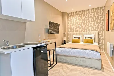 Cuisine ou kitchenette dans l'établissement Studio situé dans le 11ème arrondissement