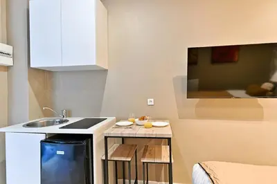 Cuisine ou kitchenette dans l'établissement Studio situé dans le 11ème arrondissement