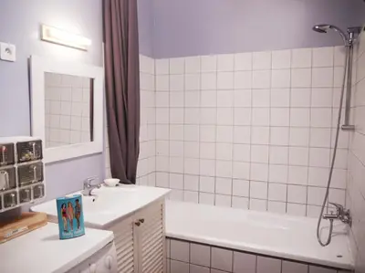 Salle de bains dans l'établissement Lumineux, calme, charme villageois à 2mn du métro parisien
