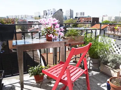 Balcon ou terrasse dans l'établissement Lumineux, calme, charme villageois à 2mn du métro parisien