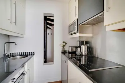 Cuisine ou kitchenette dans l'établissement Chic apartment - 2BR 6P - Saint-Ambroise