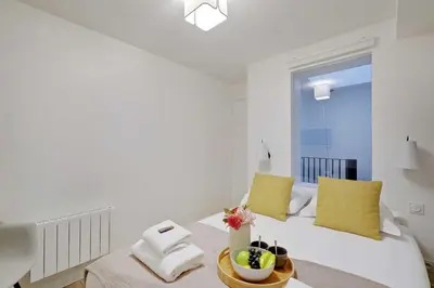 Un ou plusieurs lits dans un hébergement de l'établissement Chic apartment - 2BR 6P - Saint-Ambroise
