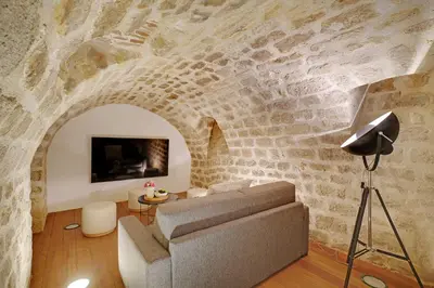 Télévision ou salle de divertissement dans l'établissement Chic apartment - 2BR 6P - Saint-Ambroise
