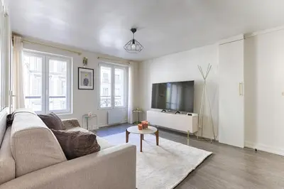 Télévision ou salle de divertissement dans l'établissement Appartement de Charme rue Lafayette 4P-1BR