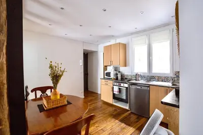 Cuisine ou kitchenette dans l'établissement Nid cosy pour 2 pers -Canal St Martin -Paris 10*