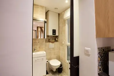 Salle de bains dans l'établissement Nid cosy pour 2 pers -Canal St Martin -Paris 10*