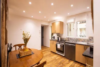 Cuisine ou kitchenette dans l'établissement Nid cosy pour 2 pers -Canal St Martin -Paris 10*