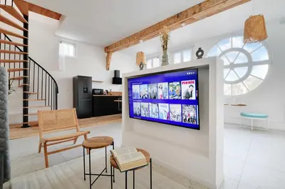 Télévision ou salle de divertissement dans l'établissement Modern Loft - 2BR 4P- Saint-Ouen-sur-Seine
