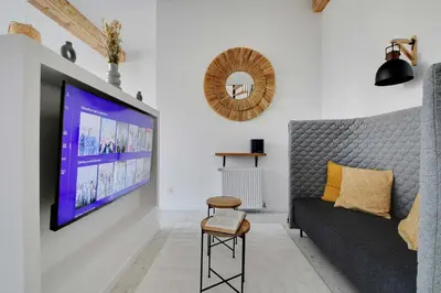 Télévision ou salle de divertissement dans l'établissement Modern Loft - 2BR 4P- Saint-Ouen-sur-Seine