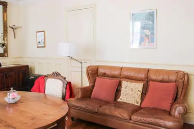 Coin salon dans l'établissement Lovely Paris flat close to Eiffel Tower