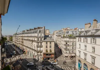 Vue générale sur Paris ou vue de la ville depuis l'appartement