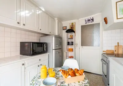 Cuisine ou kitchenette dans l'établissement La Pause Parisienne, au pied du métro