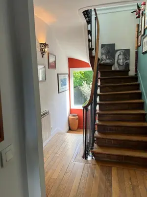 Télévision ou salle de divertissement dans l'établissement Hotel particulier Montrouge -limitrophe Paris