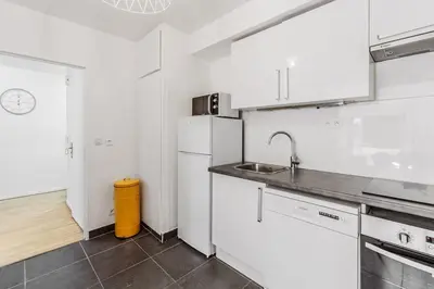 Cuisine ou kitchenette dans l'établissement Beautiful 4P Apartment with Garden - Paris 16th