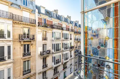 Vue générale sur Paris ou vue de la ville depuis l'appartement