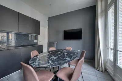 Cuisine ou kitchenette dans l'établissement AV Experiences - Appartement Bugeaud Luxury