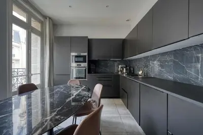 Cuisine ou kitchenette dans l'établissement AV Experiences - Appartement Bugeaud Luxury