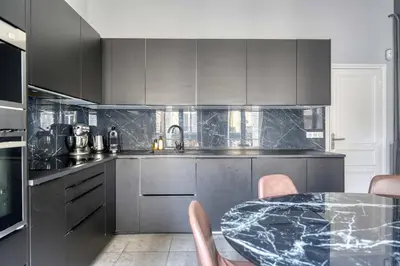 Cuisine ou kitchenette dans l'établissement AV Experiences - Appartement Bugeaud Luxury