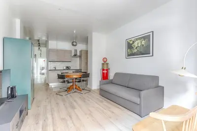 Cuisine ou kitchenette dans l'établissement Traversière III Boulogne-Billancourt Apartment4P