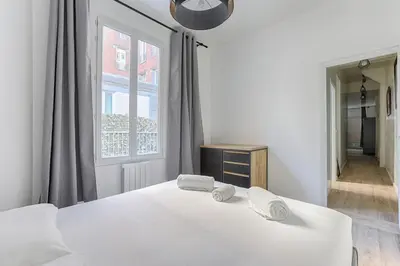 Un ou plusieurs lits dans un hébergement de l'établissement Traversière III Boulogne-Billancourt Apartment4P