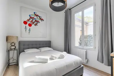 Un ou plusieurs lits dans un hébergement de l'établissement Traversière III Boulogne-Billancourt Apartment4P