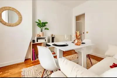 Coin salon dans l'établissement Appartement 2 pieces Boulogne-Billancourt