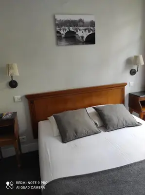 Un ou plusieurs lits dans un hébergement de l'établissement Hôtel Verlaine