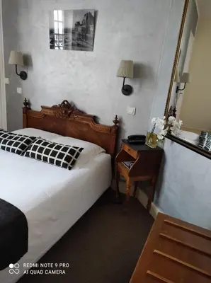 Un ou plusieurs lits dans un hébergement de l'établissement Hôtel Verlaine