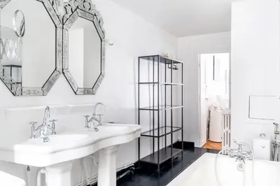 Salle de bains dans l'établissement Elégance Vendôme & Tuileries