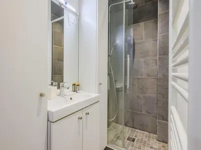 Salle de bains dans l'établissement Charming apartment - 2BR 4P- Javel
