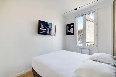 Un ou plusieurs lits dans un hébergement de l'établissement Charming Appt - 1BDR 4P - Saint Ouen